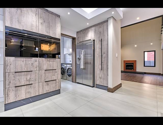 4 BEDROOM HOUSE FOR SALE IN CARLSWALD NORTH ESTATE